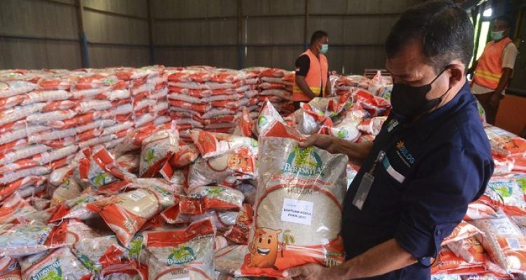 Pemerintah akan salurkan 10 kg beras per keluarga untuk 33,24 juta penerima mulai 17 Agustus 2026.