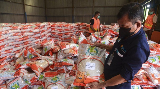 Pemerintah akan salurkan 10 kg beras per keluarga untuk 33,24 juta penerima mulai 17 Agustus 2026.