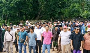 Ratusan buruh yang akan berangkat ke Jakarta. (Foto: Kompas)
