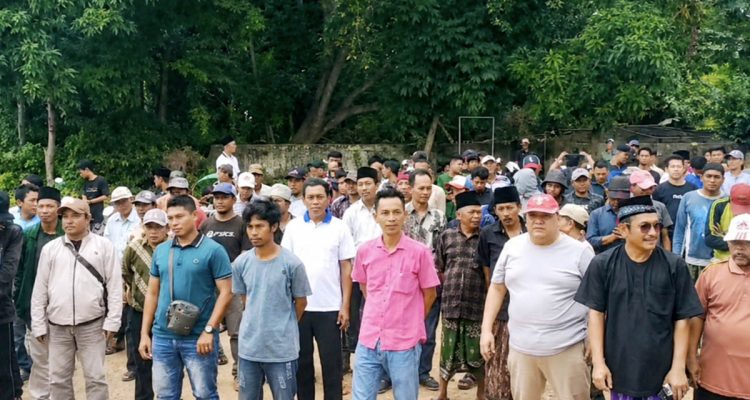 Ratusan buruh yang akan berangkat ke Jakarta. (Foto: Kompas)