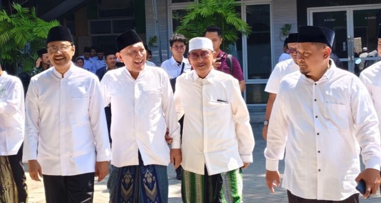 Sekretaris Jenderal PBNU Saifullah Yusuf atau Gus Ipul, didampingi Ketua PWNU Jawa Timur KH. Abdul Hakim Mahfudz dan jajaran pengasuh Pondok Pesantren Bahrul Ulum Tambakberas, Jombang, Jawa Timur, meninjau kesiapan Lokasi Muktamar ke-35 NU, Senin (6/8/2026).