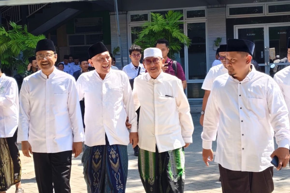 Sekretaris Jenderal PBNU Saifullah Yusuf atau Gus Ipul, didampingi Ketua PWNU Jawa Timur KH. Abdul Hakim Mahfudz dan jajaran pengasuh Pondok Pesantren Bahrul Ulum Tambakberas, Jombang, Jawa Timur, meninjau kesiapan Lokasi Muktamar ke-35 NU, Senin (6/8/2026).