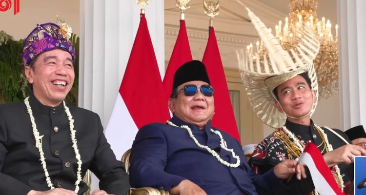 Presiden Prabowo bersama Jokowi Presiden Prabowo Subianto duduk diapit Presiden ke-7 Jokowi dan Wapres Gibran Rakabuming Raka di Istana, Jakarta, Senin (17/8/2026). (Dok. YouTube Setpres)