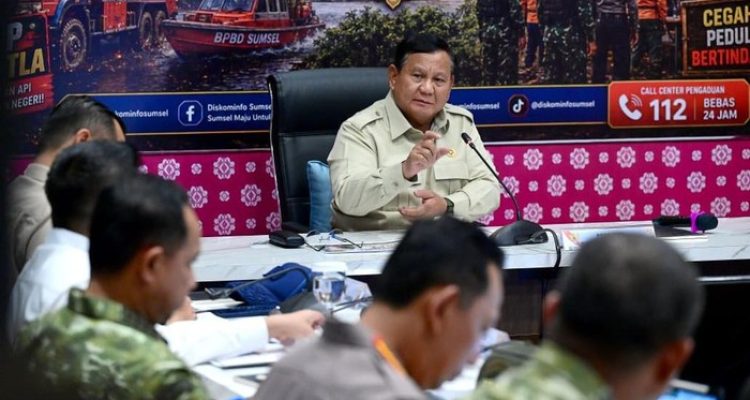 Presiden Prabowo di Posko Karhutla Sumsel. Foto: Biro Pers, Media, dan Informasi Sekretariat Presiden.