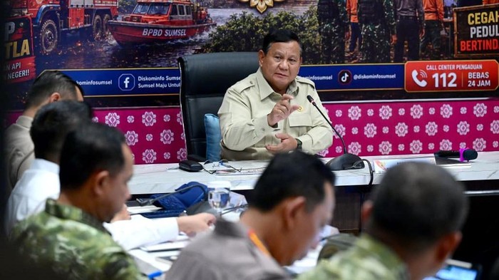 Presiden Prabowo di Posko Karhutla Sumsel. Foto: Biro Pers, Media, dan Informasi Sekretariat Presiden.