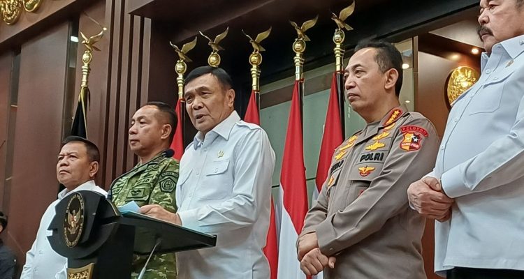 Situasi Nasional Menteri Koordinator Bidang Politik dan Keamanan (Menko Polkam) Jenderal TNI (Purn) Djamari Chaniago mengumpulkan petinggi lembaga penegak hukum, pertahanan dan intelijen di kantornya pada Rabu (5/8/2028).