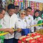 Don Muzakir Ketua Harian DPP Asosiasi Pedagang Pasar Seluruh Indonesia (APPSI) meresmikan kios APPSI di Jakarta Barat.