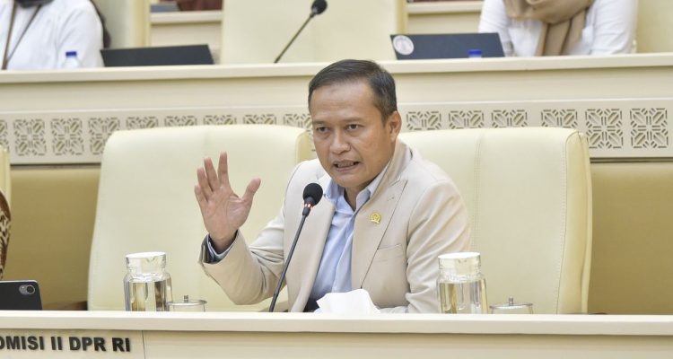 Anggota Komisi II DPR RI dari Fraksi Partai Gerindra, Azis Subekti di Kompleks Parlemen, Jakarta.