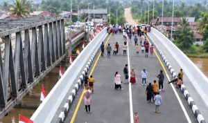 Jembatan Krueng Tingkeum di Kecamatan Kutablang, Bireuen, dibuka. Foto: Humas Pemerintah Aceh.