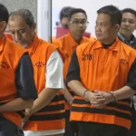 Delapan tersangka kasus suap HGB