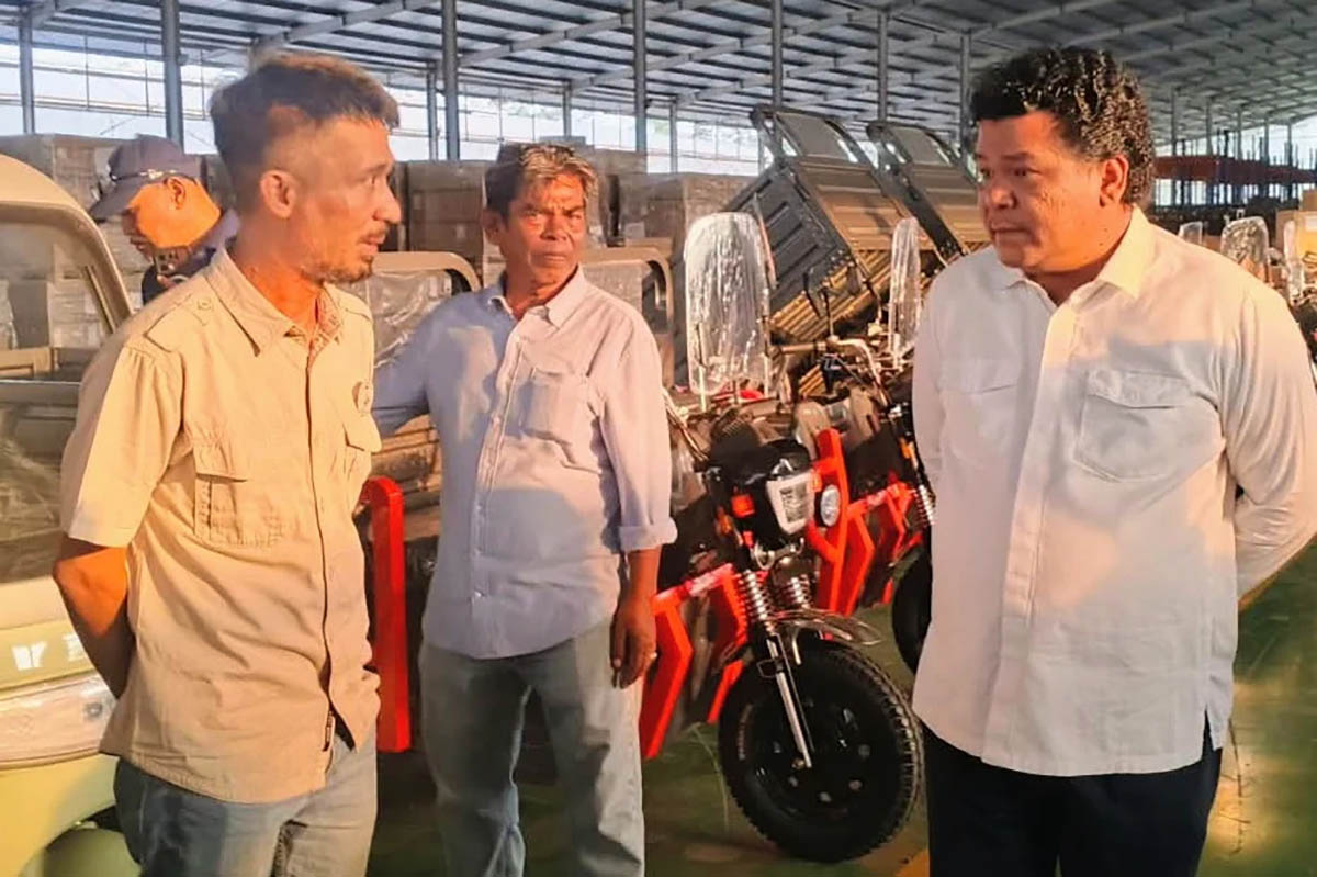 Don Muzakir Ketua Umum DPN Tani Merdeka Indonesia berkunjung ke PT Yifang Eco Vehicle di Tangerang.