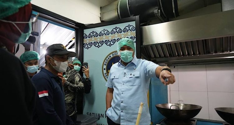 Kepala BGN Sudaryono Kepala BGN, Sudaryono melakukan sidak ke beberapa SPPG