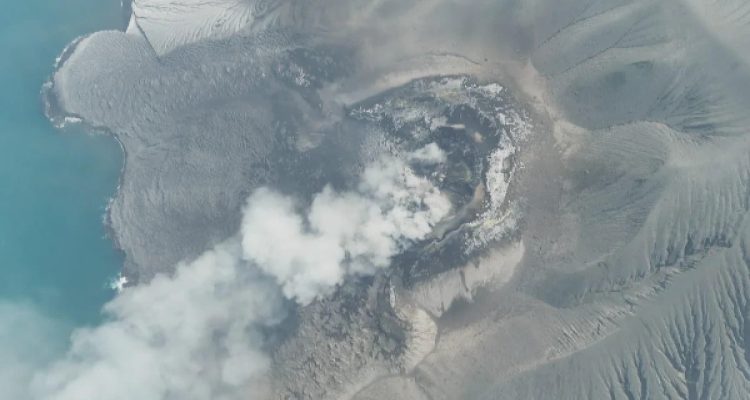 Tampilan foto udara erupsi Gunung Anak Krakatau