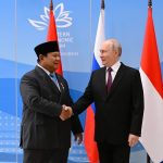 Presiden Prabowo Subianto dan Presiden Rusia Vladimir Putin berjabat tangan saat bertemu dalam acara jamuan santap siang di Vladivostok, Rusia. Presiden Prabowo Subianto dan Presiden Rusia Vladimir Putin berjabat tangan saat bertemu dalam acara jamuan santap siang di Vladivostok, Rusia, Kamis (3/9/2026). (Dok. Biro Pers, Media, dan Informasi Sekretariat Presiden)