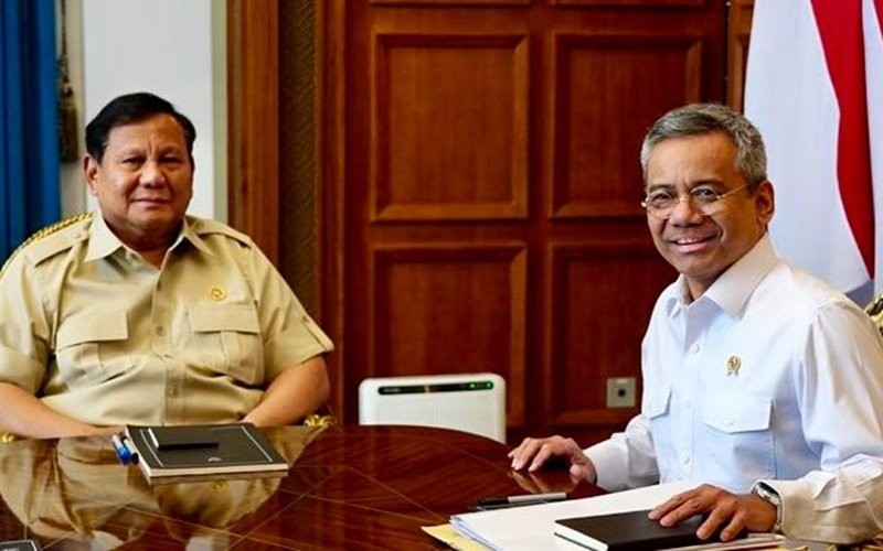 Presiden RI Prabowo Subianto bertemu Menkeu Suahasil Nazara di Istana Merdeka, Jakarta Pusat, Selasa (22/9/2026).