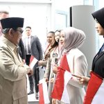 Sapaan hangat dan akrab mahasiswa Indonesia menyambut kedatangan Presiden Prabowo Subianto di Vladivostok, Federasi Rusia, pada Rabu, 2 September 2026.