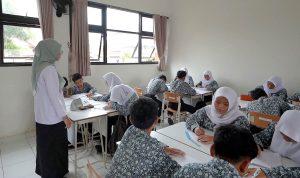 Source_ Kemensos Para siswa Sekolah Rakyat sedang berlajar.