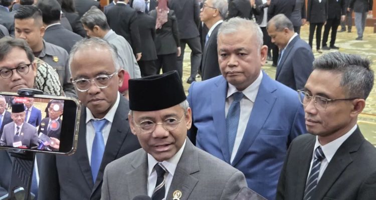 Menteri Keuangan Suahasil Nazara saat ditemui awak media di kantor Kementerian Keuangan, Jakarta, Senin (21/9/2026).