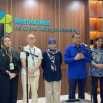 Konferensi pers perkembangan kondisi medis Febiona Purba dan Agnesia Paruliana Silitonga, dua siswi asal Karo, Sumatera Utara yang kini dirujuk ke Rumah Sakit Cipto Mangunkusumo (RSCM) usai keracunan makanan bergizi gratis.
