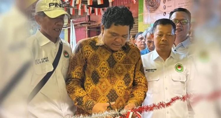 Don Muzakir Ketua Harian DPP APPSI meresmikan Warung APPSI di Jakarta Selatan.