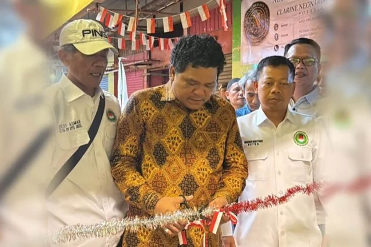 Don Muzakir Ketua Harian DPP APPSI meresmikan Warung APPSI di Jakarta Selatan.