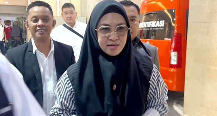 Kementerian Dalam Negeri memberhentikan dengan tidak hormat Sitti Husniah Talenrang sebagai Bupati Gowa.