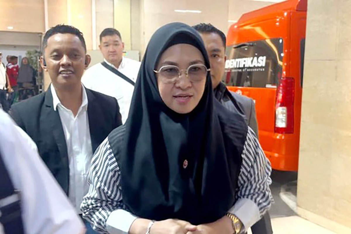 Kementerian Dalam Negeri memberhentikan dengan tidak hormat Sitti Husniah Talenrang sebagai Bupati Gowa.