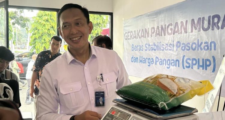 Direktur Utama Perum Bulog Ahmad Rizal Ramdhani