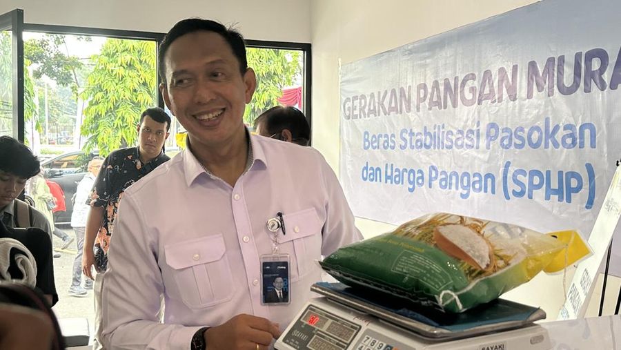 Direktur Utama Perum Bulog Ahmad Rizal Ramdhani