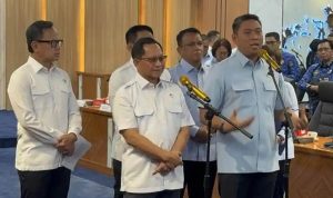 Menteri Dalam Negeri (Mendagri) Tito Karnavian usai rapat bersama Kepala BGN Sudaryono Menteri Dalam Negeri (Mendagri) Tito Karnavian usai rapat bersama Kepala BGN Sudaryono di Kantor Kemendagri, Jakarta, Rabu (28/10/2026).