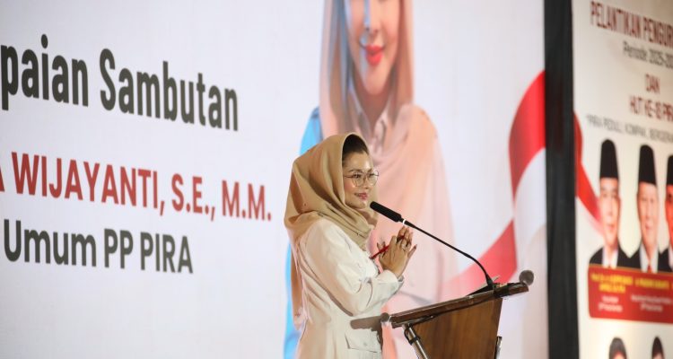 Ketua Umum Pimpinan Pusat Perempuan Indonesia Raya (PP PIRA), Dr. Hj. Novita Wijayanti