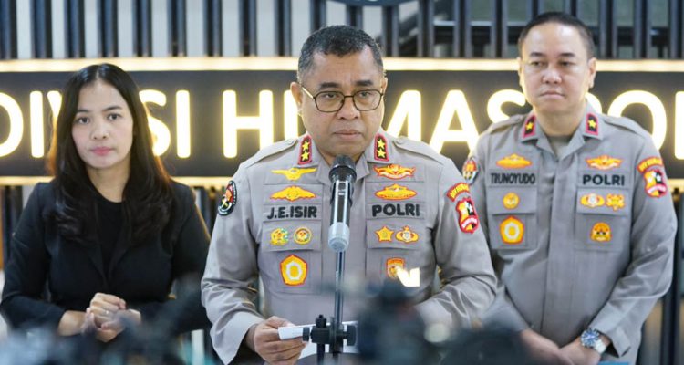 Polri Ajak Masyarakat Sampaikan Aspirasi secara Damai dan Tertib Kepala Divisi Humas Polri Irjen Pol. Johnny Eddizon Isir