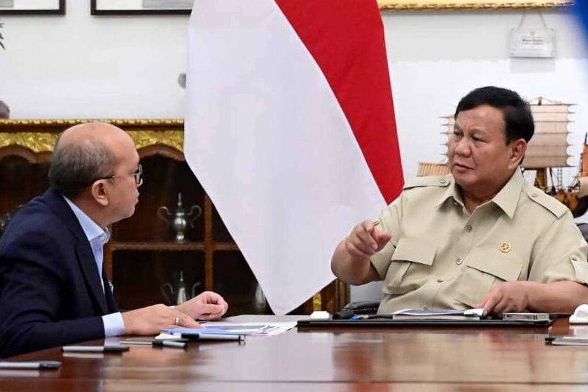 Menteri Investasi dan Hilirisasi/Kepala BKPM, Rosan Roeslani bersama Presiden Prabowo Subianto di Istana Merdeka, Jakarta.
